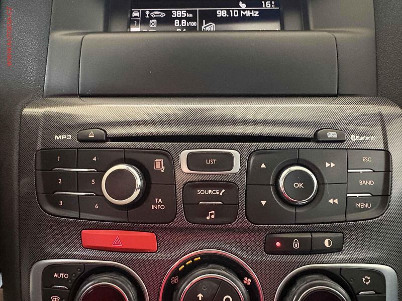 Citroën C4 (2012) 1.6i, 1.maj, AC, výhřev sed. - fotka 13 z 17
