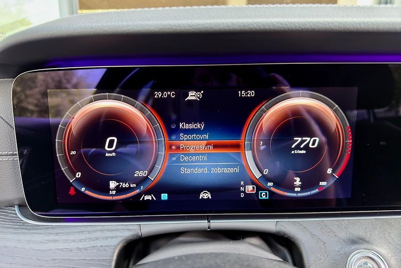 Mercedes-Benz Třídy E (2020) E 220d 4Matic AMG Line - fotka 67 z 112