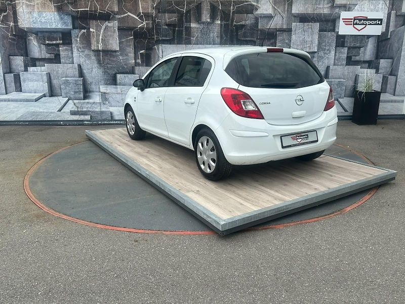 Opel Corsa (2010) 1.2i,63KW,TEMPOMAT,111 EDITION - fotka 8 z 24