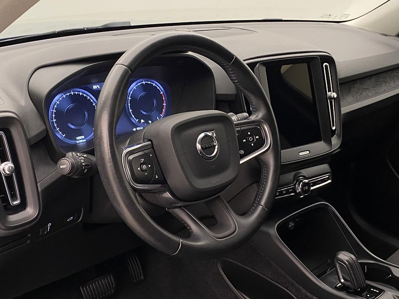 Volvo XC40 T2 KINETIC AUT - fotka 19 z 39