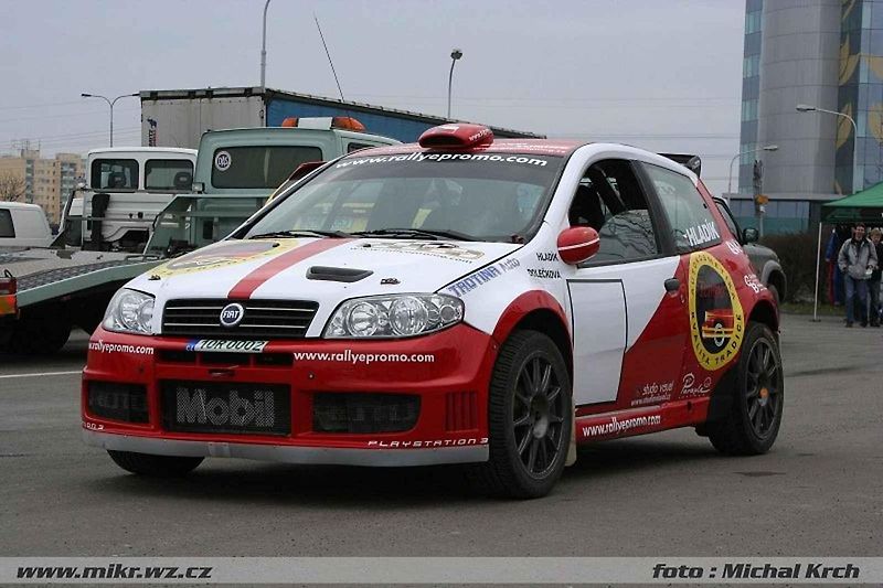 Jiří Hladík se svým zbrusu novým vozem Renault Clio Rally5 Phase II.
