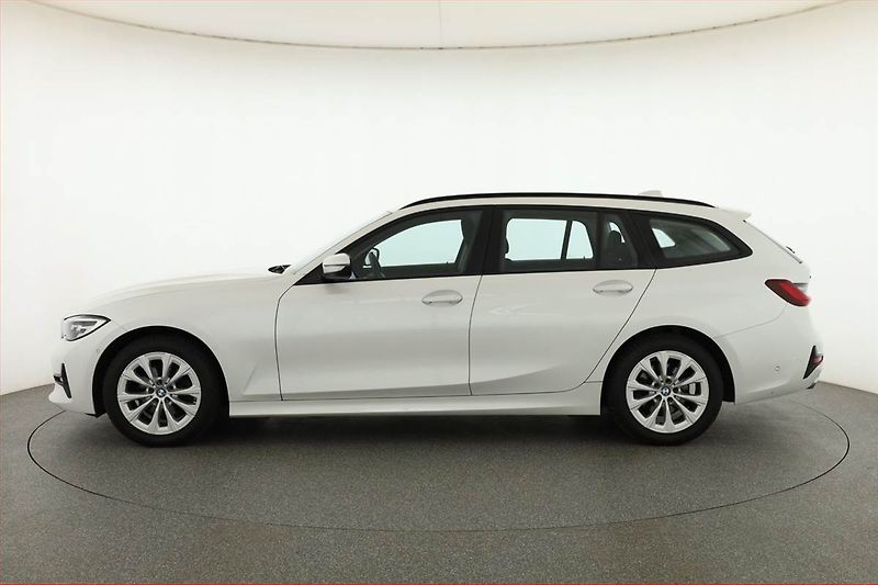 BMW Řada 3 (2021) 320 d xDrive - fotka 3 z 20