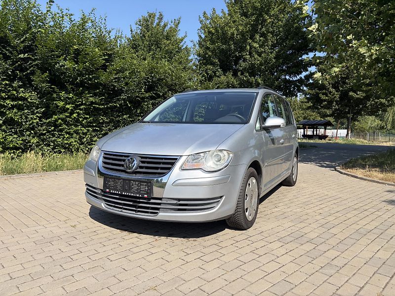 Volkswagen Touran 1.6 75kw Trendline 7 míst - fotka 1 z 25
