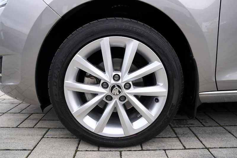 Škoda Rapid 1.0 TSI  Style, manuál, ČR - fotka 13 z 39