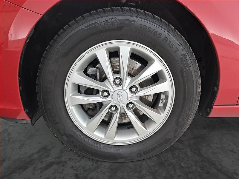 Hyundai i30 (2018) Comfort 1.4 T-GDI, Serv.kniha - fotka 14 z 16