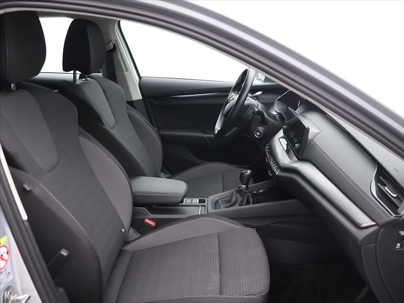 Škoda Octavia 2,0 TDI 85kW Ambition CZ DPH - fotka 11 z 27