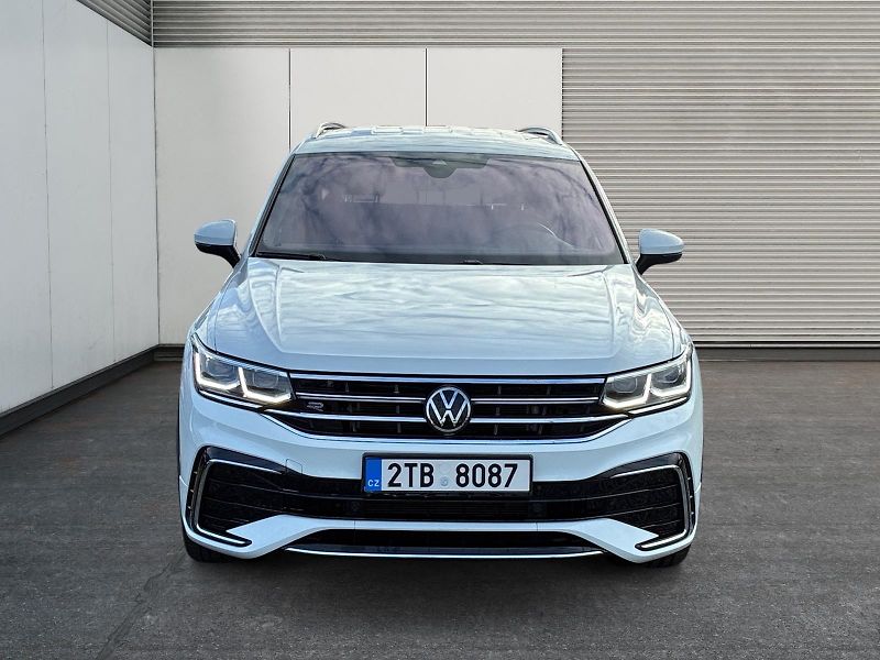 Volkswagen Tiguan (2022) R-LINE 2.0TSI 140kW 4x4 TAŽNÉ  - fotka 2 z 11