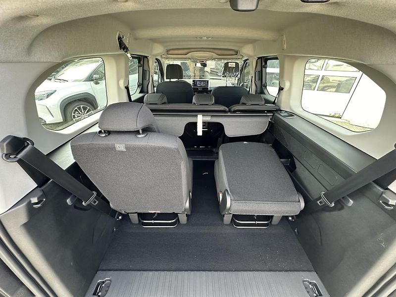 Toyota ProAce City Verso (2026) 1.5D 130-6/MT - 7S LONG BUSINE - fotka 18 z 23