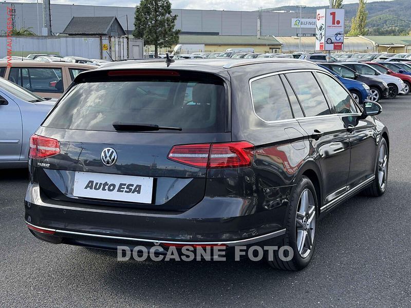 Volkswagen Passat (2018) 2.0TDi, ČR, Highline - fotka 3 z 19