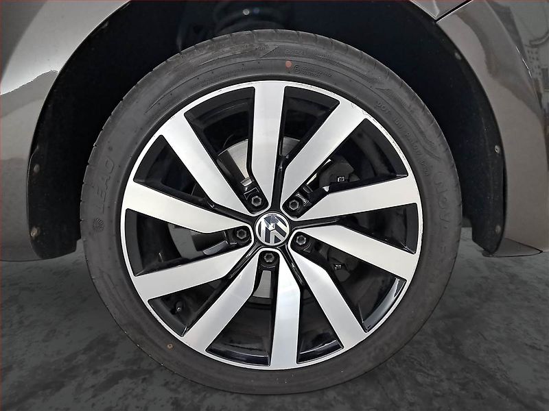Volkswagen Sharan (2017) 2.0 TDI, 4X4, Automat - fotka 15 z 20