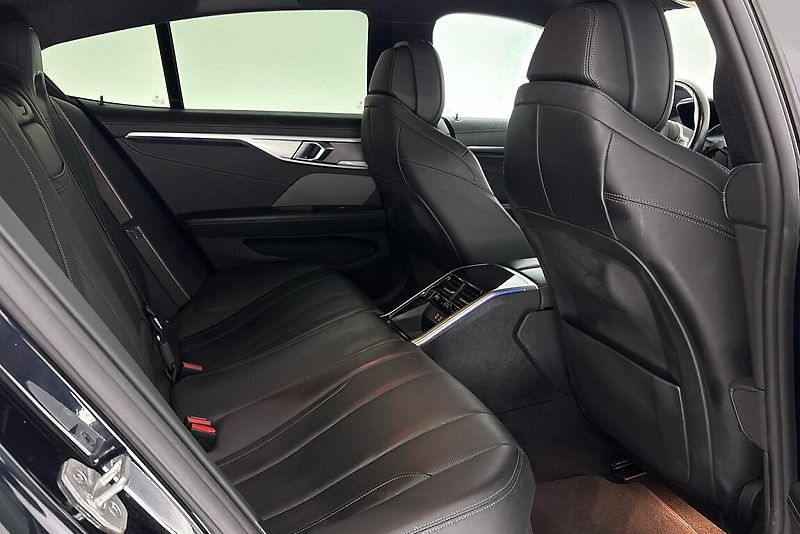 BMW Řada 8 M850i xDrive - fotka 11 z 25