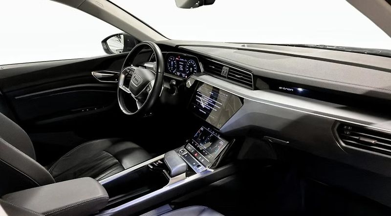 Audi Q8 e-tron 50 Q SoH 100% Kamera Vzduch  - fotka 11 z 15