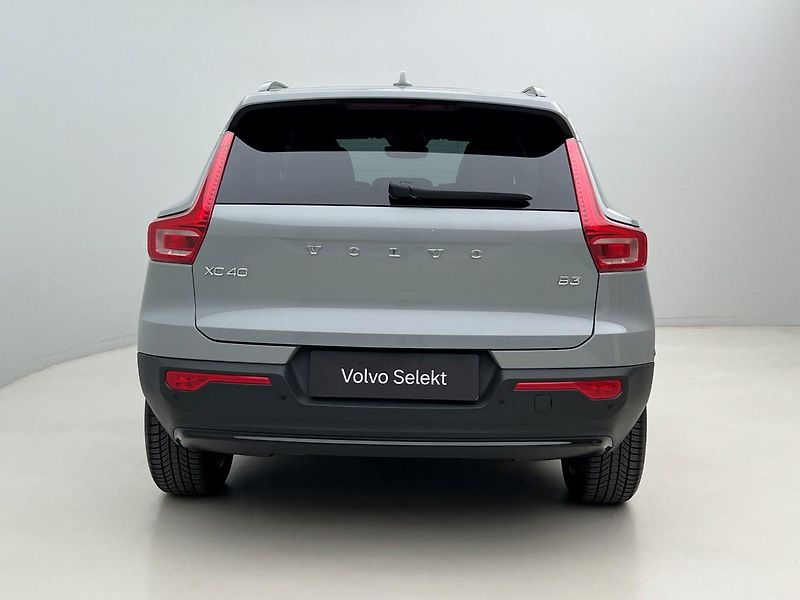 Volvo XC40 B3 DARK PLUS AUT CZ 1. maj. - fotka 12 z 45