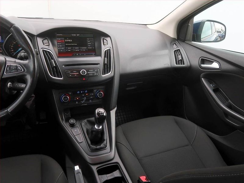 Ford Focus (2015) 1.5 TDCi, Serv.kniha, Navi - fotka 8 z 16