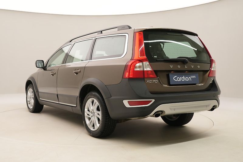 Volvo XC70 D4 AWD KINETIC AUT REZERVACE - fotka 10 z 38
