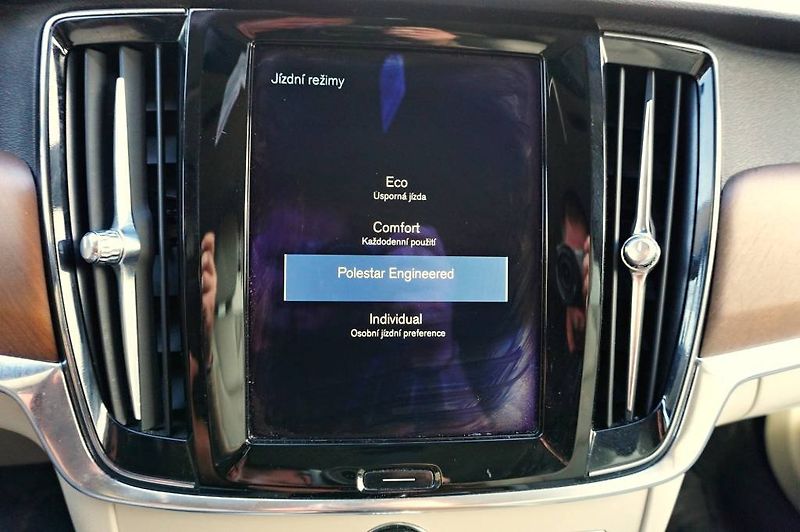 Volvo V90 (2019) INSCRIPTION POLESTAR 2,0D5 173 - fotka 36 z 60
