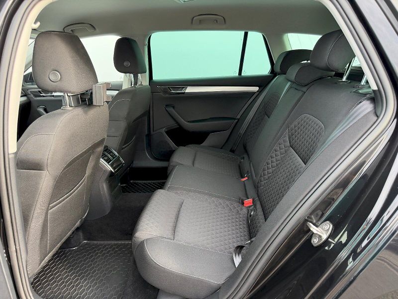 Škoda Superb (2022) 2.0 TDI 110kW DSG Business - fotka 25 z 35