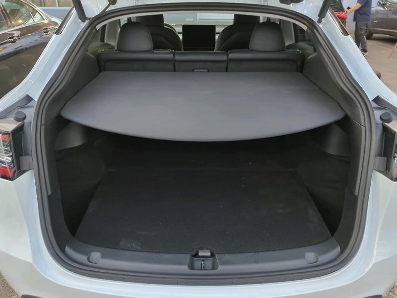 Tesla Model Y RWD 220kw TZ SOH 93,1 % - fotka 8 z 12