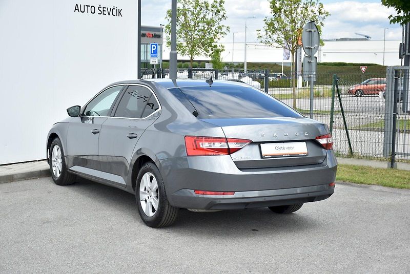 Škoda Superb (2022) Ambition 1.5 TSI 110kW DSG - fotka 11 z 30