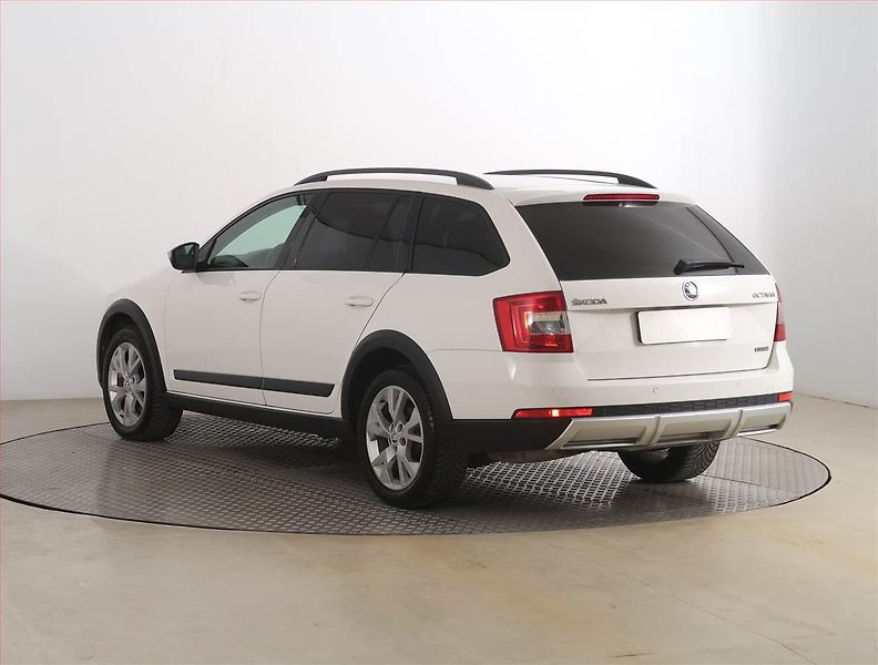 Škoda Octavia (2015) Scout 2.0 TDI, 4X4, Automat - fotka 4 z 17