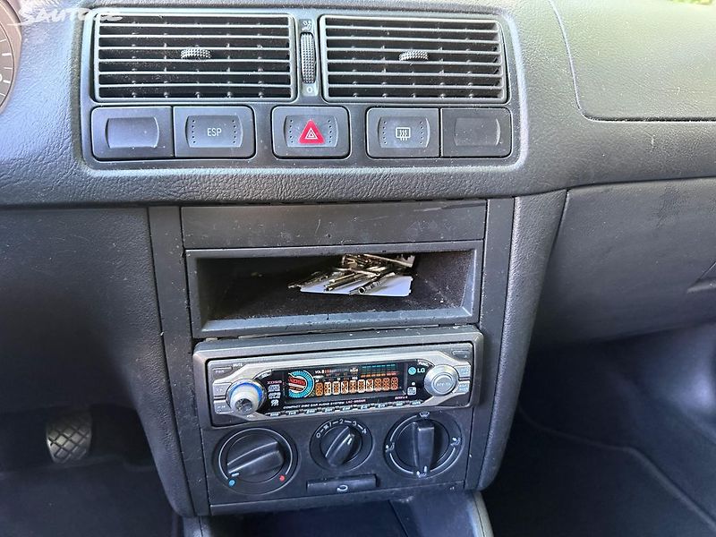 Volkswagen Golf (2004) 1.4i, 55kw Nová STK L+Z pneu - fotka 18 z 19