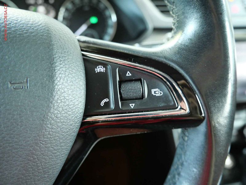 Škoda Superb (2015) 1.6 TDi, DSG, bixen, navi - fotka 18 z 22