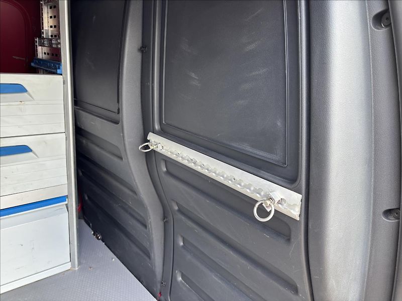 Volkswagen Caddy 1,4 TGI 81kW CNG Maxi Dílna - fotka 19 z 37