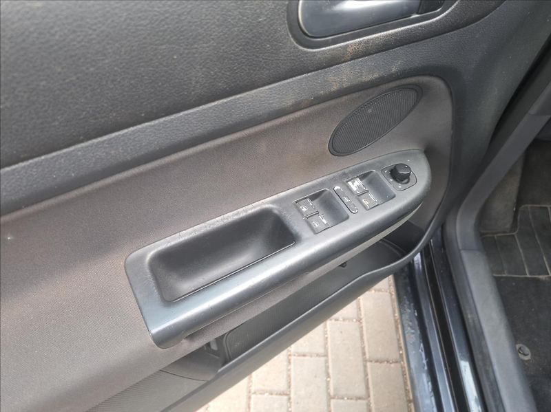 Volkswagen Golf Plus 1,6 FSI - fotka 24 z 36