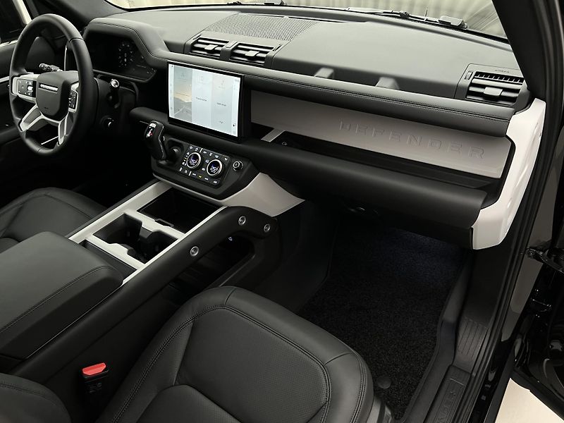 Land Rover Defender (2025) 110 D250 X-DYNAMIC SE AWD Aut - fotka 19 z 45