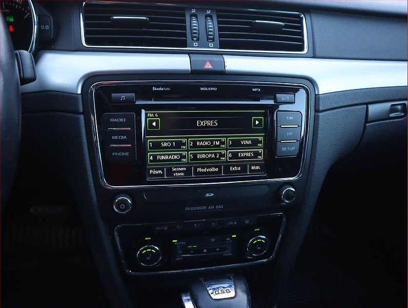 Škoda Superb (2012) 2.0 TDI, Automat, Tempomat - fotka 12 z 18