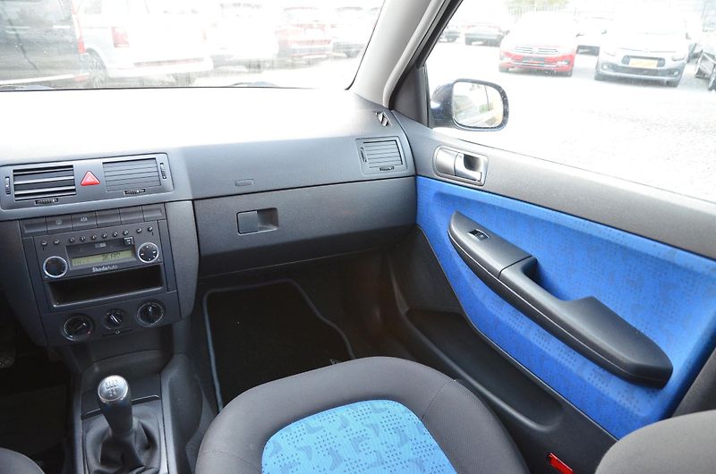 Škoda Fabia (2003) 1.4i 16V 55kW STK 11/2027 - fotka 13 z 18