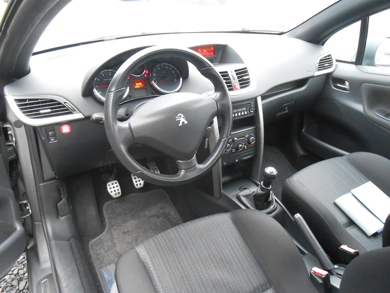 Peugeot 207 CC 1.6VTi,127TKm! KLIMA - fotka 23 z 28