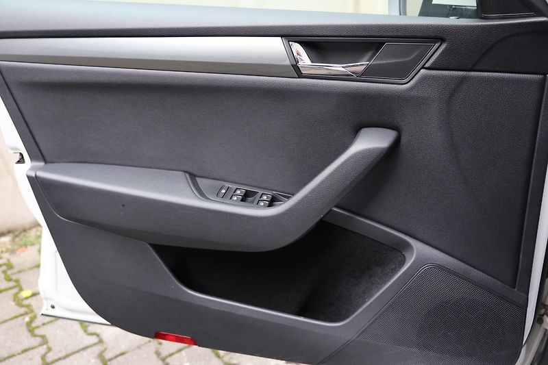 Škoda Superb (2016) - fotka 16 z 18