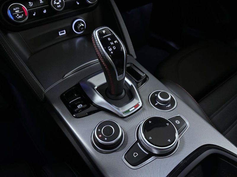 Alfa Romeo Stelvio (2024) 2.0T 280k AT8 ZF Q4 4x4 Compet - fotka 16 z 23