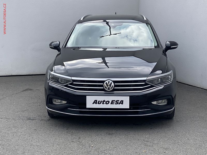 Volkswagen Passat (2020) 2.0 TDi, Elegance, DSG, LED - fotka 2 z 18