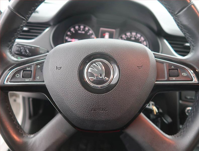 Škoda Octavia (2013) 2.0 TDI, Tempomat - fotka 16 z 18