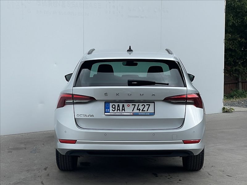 Škoda Octavia 2,0 TDI Combi Ambition Plus KE - fotka 23 z 24