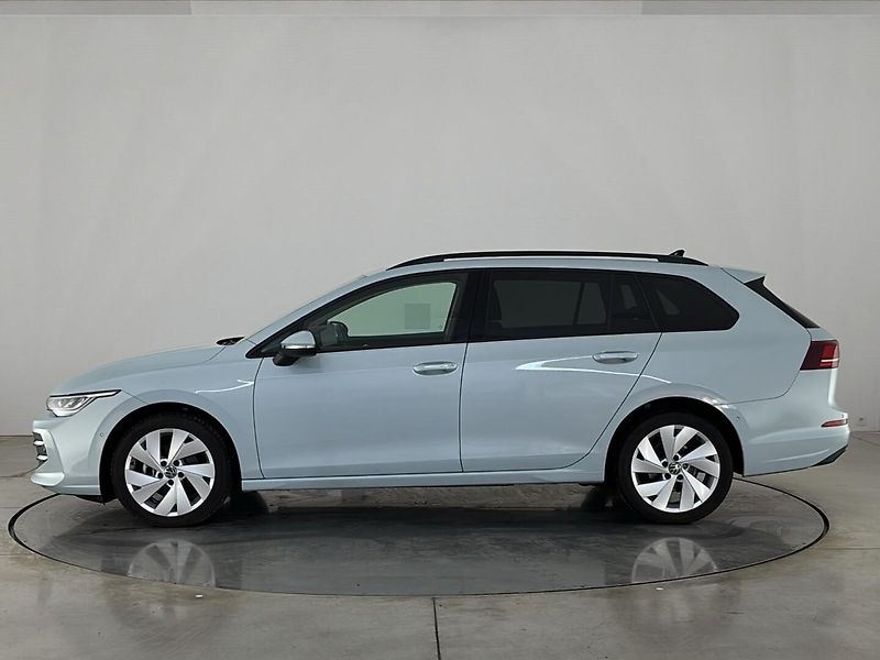 Volkswagen Golf Life DSG - fotka 3 z 29