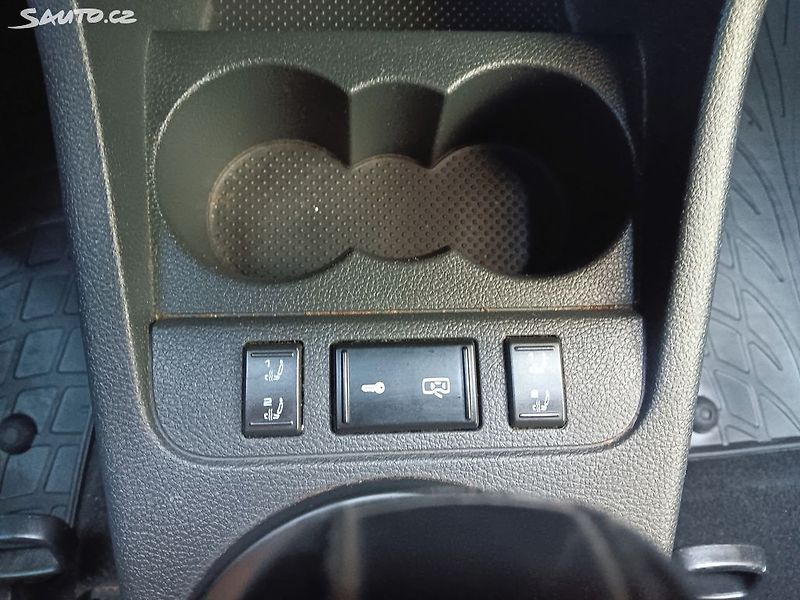 Škoda Fabia 1.4 TSI 132kW RS - fotka 23 z 28