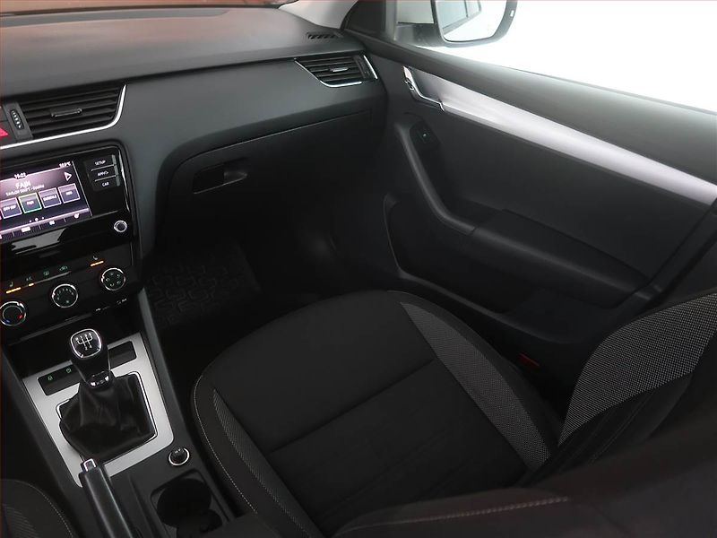 Škoda Octavia (2017) Ambition 1.6 TDI, Tempomat - fotka 8 z 17