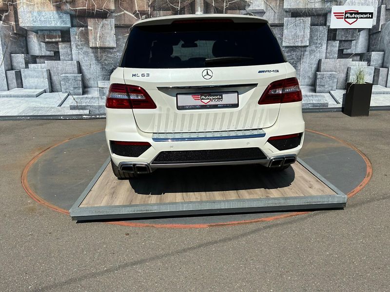Mercedes-Benz Třídy M (2015) ML63 AMG ,386KW, 4MATIC, H/K - fotka 7 z 43