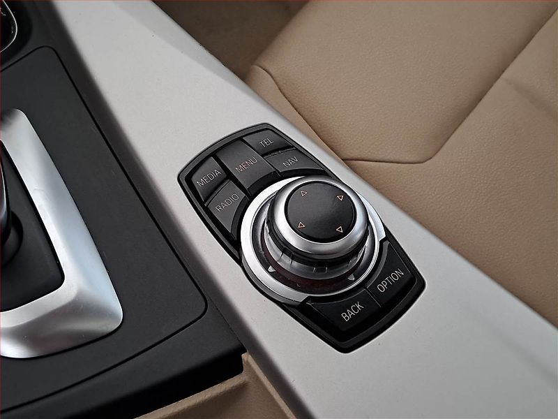 BMW Řada 3 (2015) Sport Line 320 d xDrive, 4X4 - fotka 18 z 21