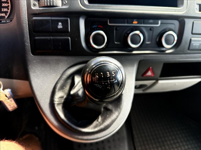 Volkswagen Transporter 2,0 TDi  6 Míst - fotka 14 z 24