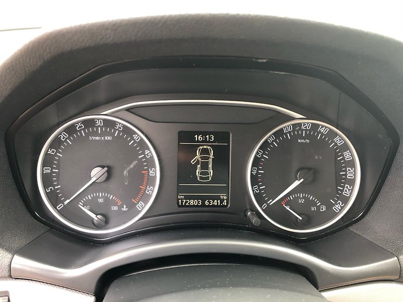 Škoda Octavia Combi 1.6 TDi Elegance - fotka 18 z 28