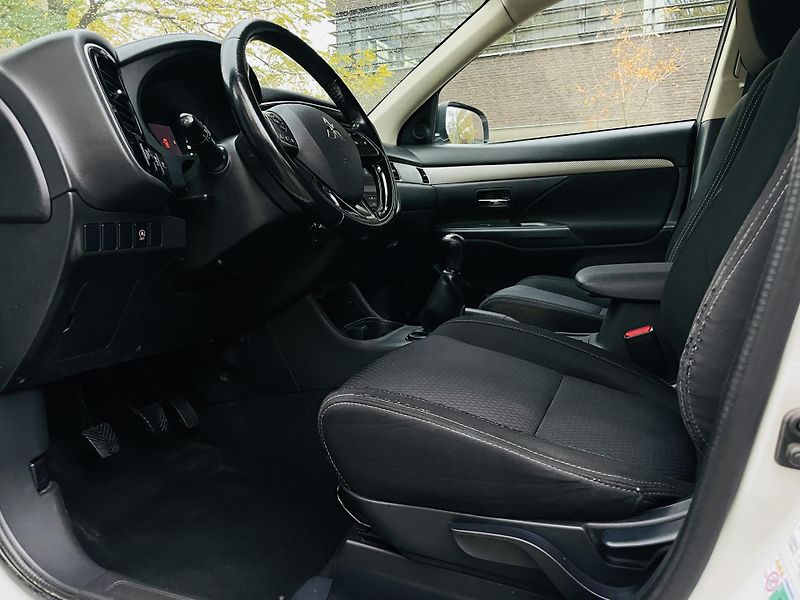 Mitsubishi Outlander 2.0i MANUÁL 1.MAJITEL SERVISKA - fotka 26 z 43