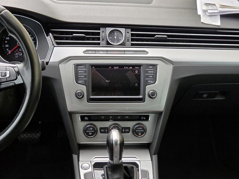 Volkswagen Passat 2.0TDi DSG *SERV.KN.FAKTURY*   - fotka 38 z 49