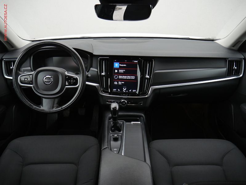 Volvo V90 (2018) 2.0D, LED, TZ, park.asist - fotka 8 z 27