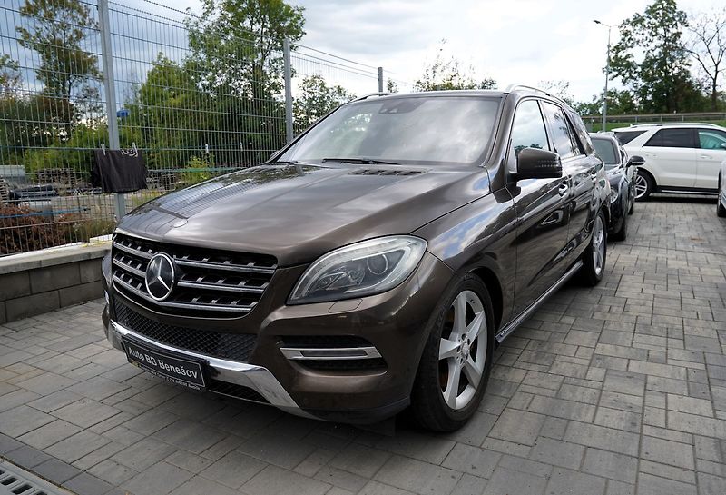 Mercedes-Benz Třídy M ML 350i AMG 4Matic/Motor klepe - fotka 2 z 29