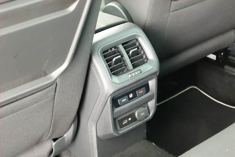 Volkswagen Tiguan (2019) 2.0 TDI, Automat, Serv.kniha - fotka 17 z 24