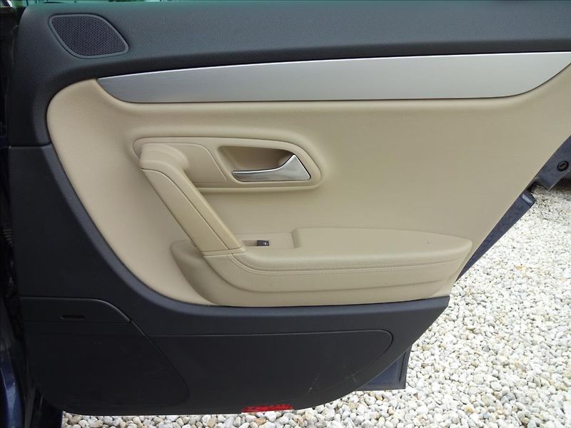 Volkswagen Passat CC 2.0TDi 125kW - fotka 34 z 70